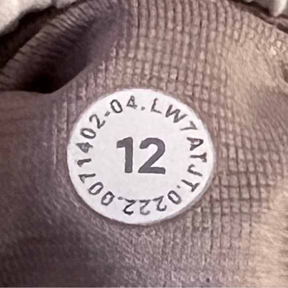 Lululemon Hotty Hot Short II *Long 4" - Picture 8 of 11